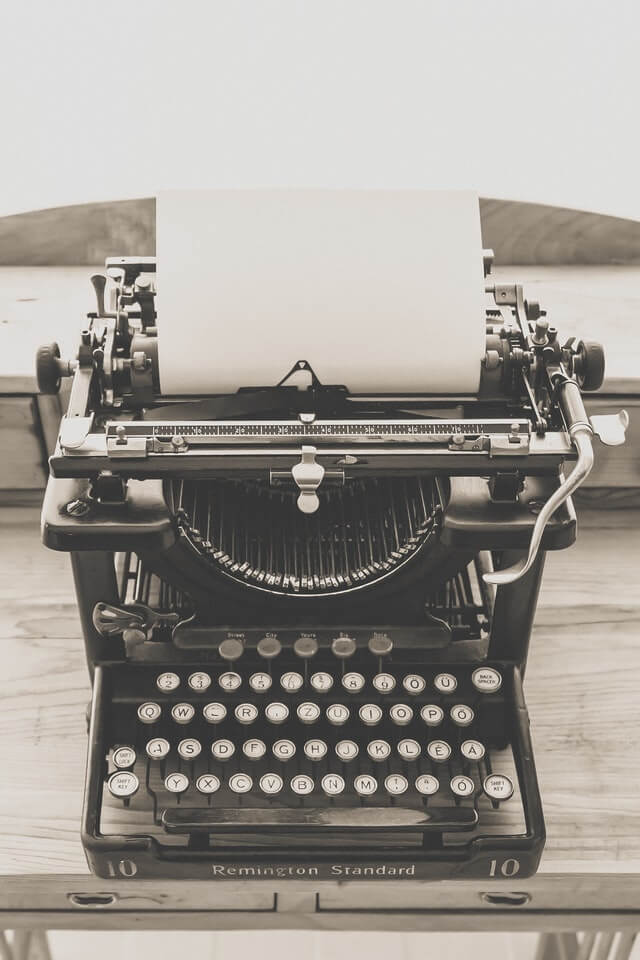libros escritos a máquina de escribir